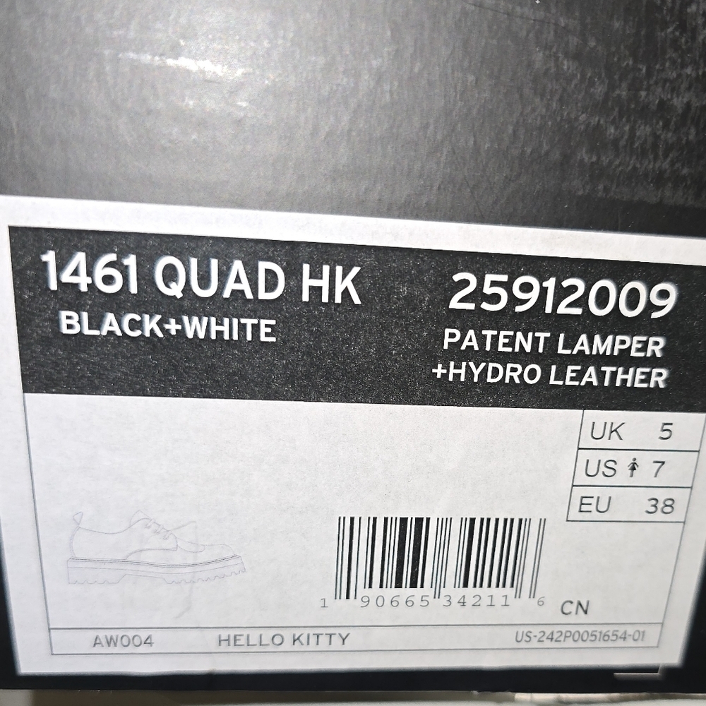 Dr. Martens Hello Kitty 60 Years 1461 Quad HK Patent Lamper Hydro Leather 7 - Picture 8 of 16